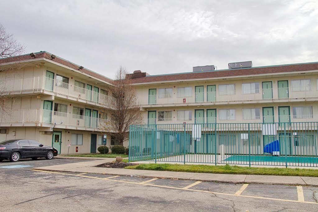 Super 8 By Wyndham Florence Εξωτερικό φωτογραφία