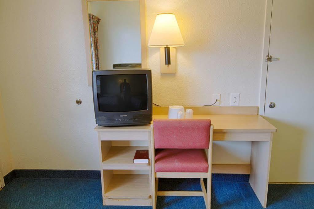 Super 8 By Wyndham Florence Εξωτερικό φωτογραφία