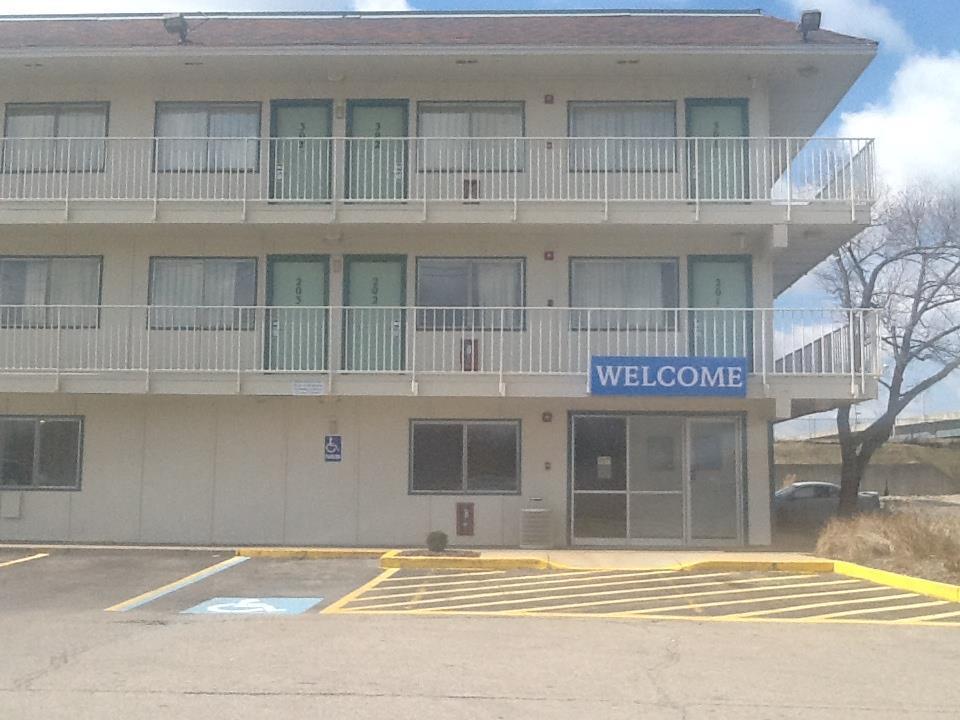 Super 8 By Wyndham Florence Εξωτερικό φωτογραφία